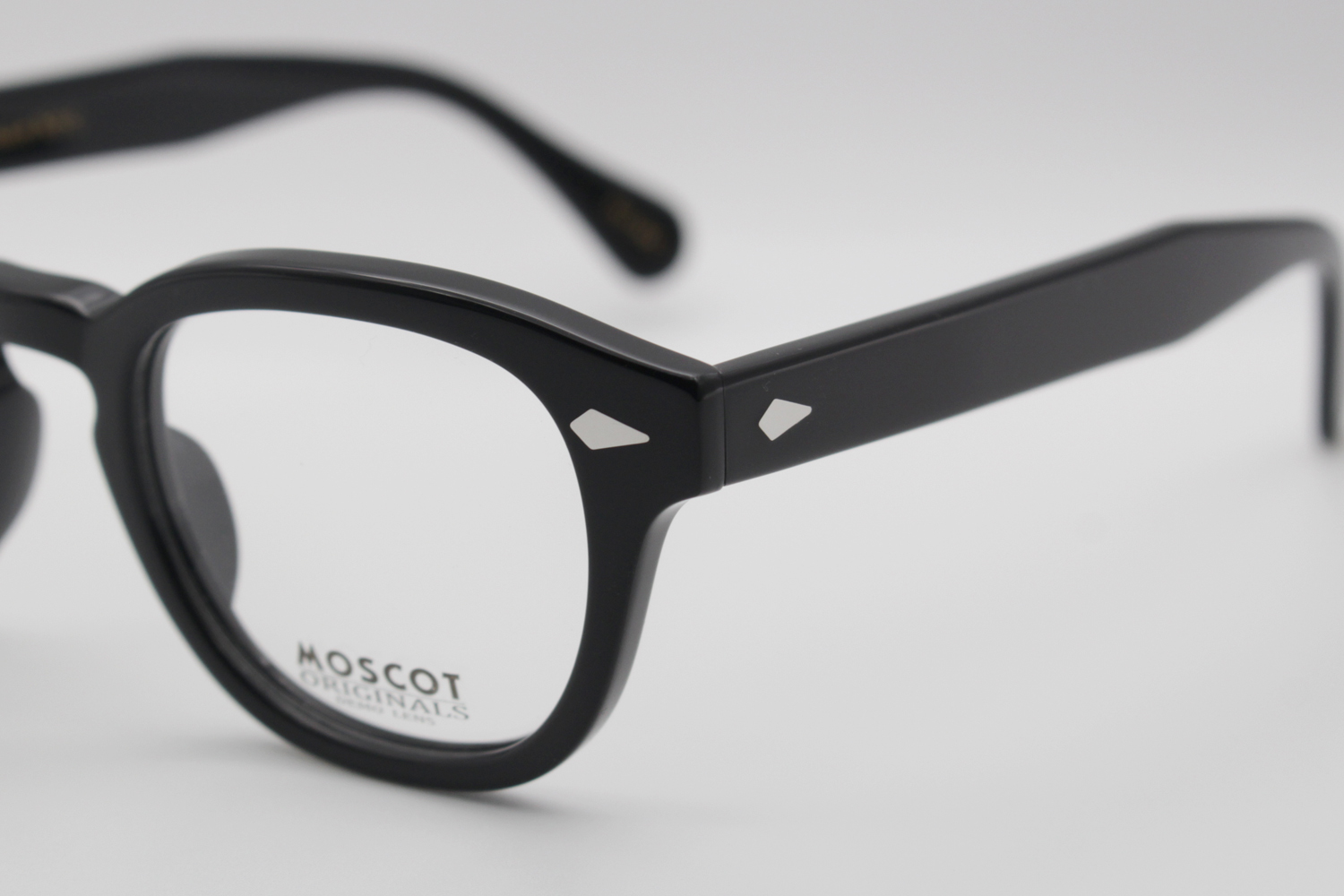 MOSCOT】 